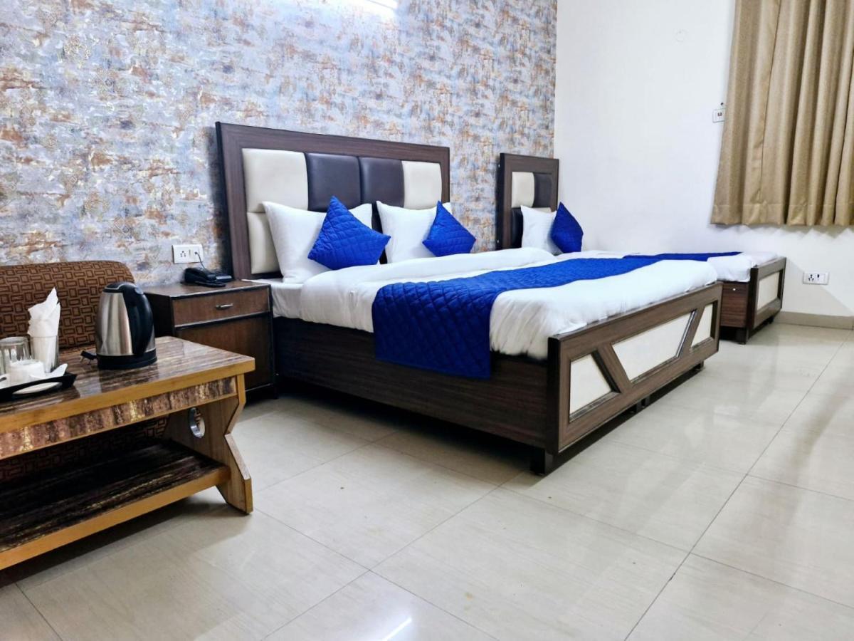 Airport Hotel Mayank Residency Nueva Delhi Exterior foto