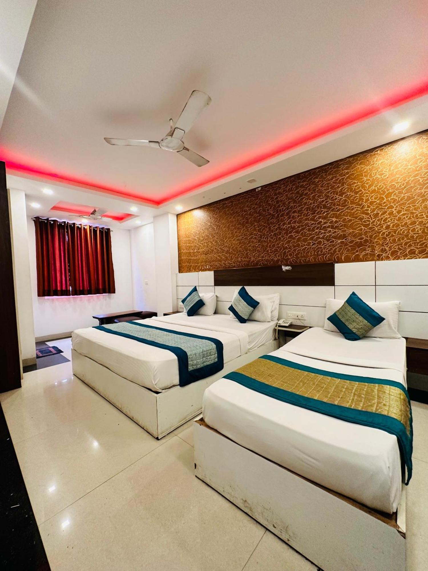 Airport Hotel Mayank Residency Nueva Delhi Exterior foto
