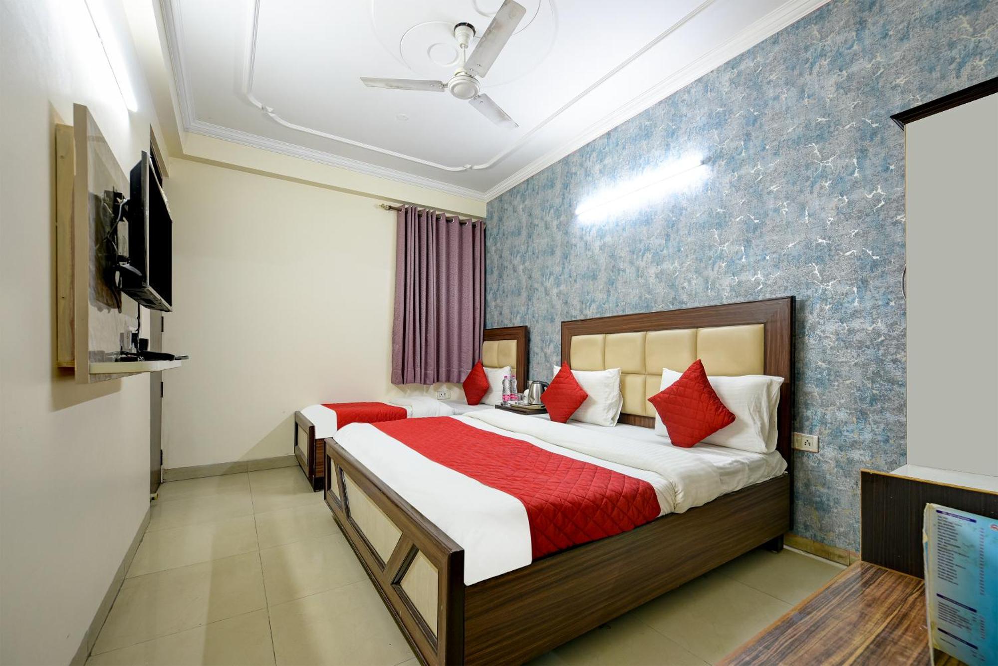 Airport Hotel Mayank Residency Nueva Delhi Exterior foto