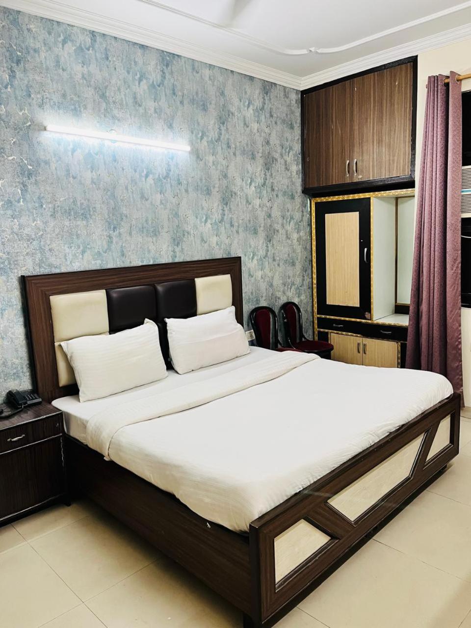 Airport Hotel Mayank Residency Nueva Delhi Exterior foto