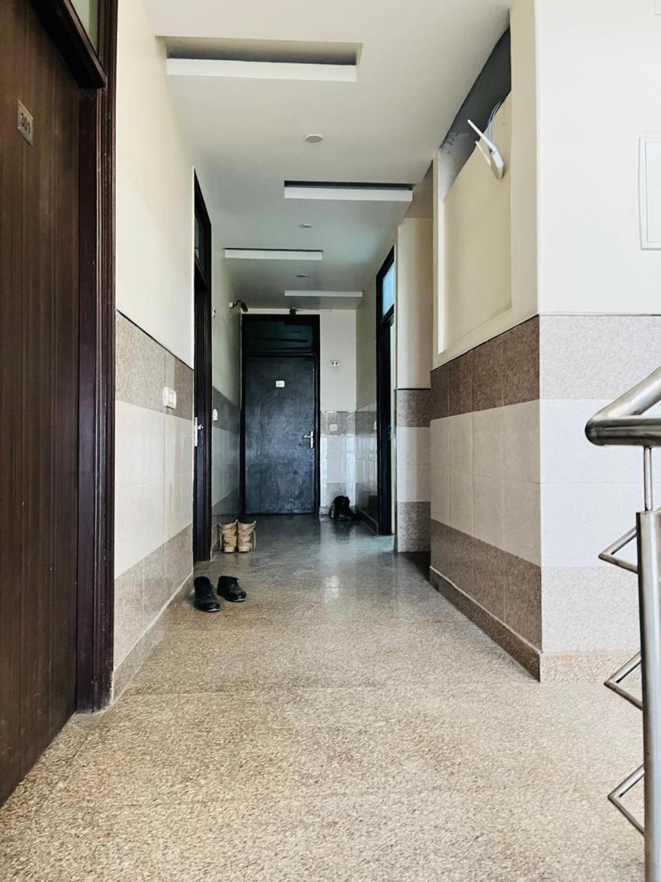 Airport Hotel Mayank Residency Nueva Delhi Exterior foto